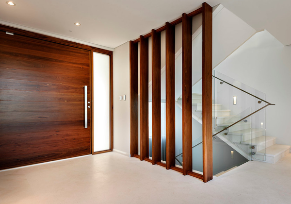 一,新中式条柱隔断墙一般,采用色彩比较重的装饰色彩方案,空间要比较